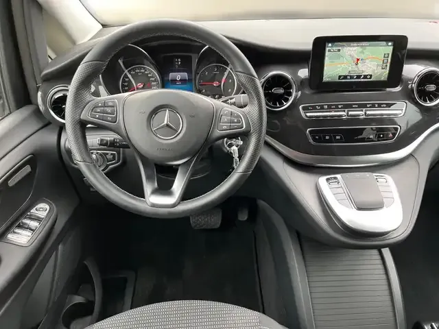 Mercedes-Benz V 220