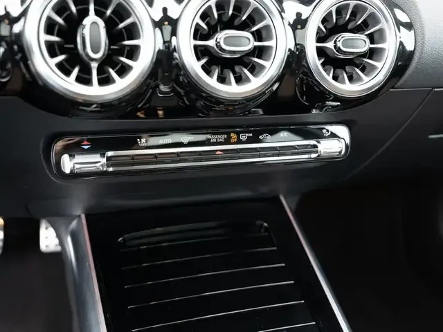 Mercedes-Benz GLA 220