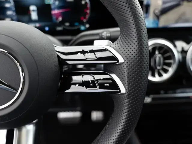 Mercedes-Benz GLA 220