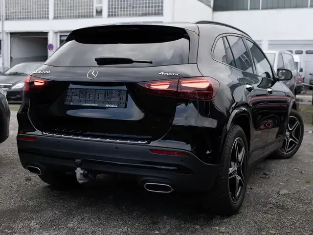 Mercedes-Benz GLA 220