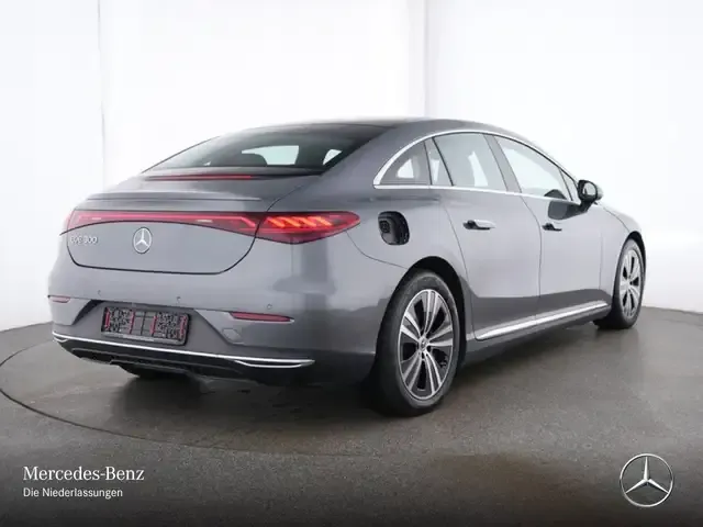 Mercedes-Benz EQE 300