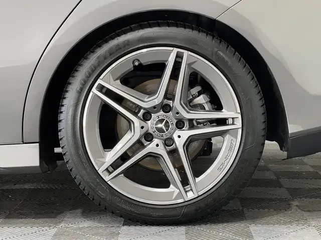 Mercedes-Benz CLA 180