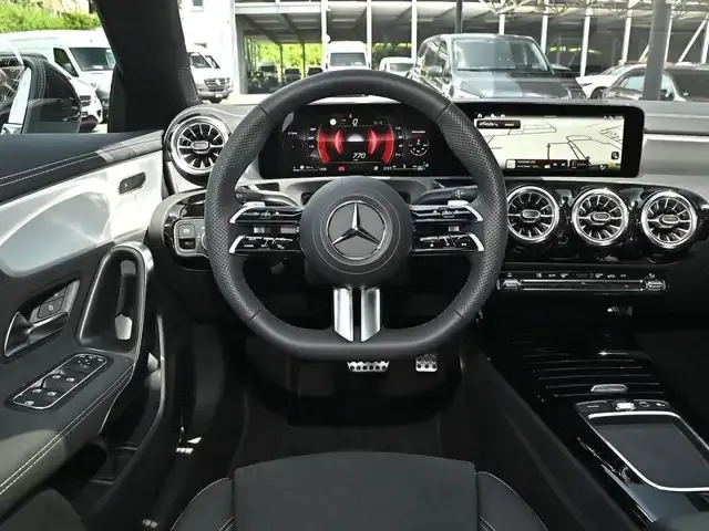 Mercedes-Benz CLA 200