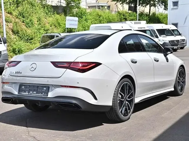 Mercedes-Benz CLA 200