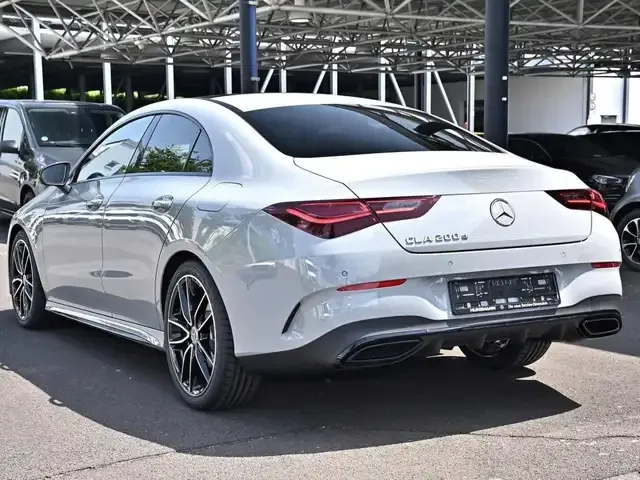 Mercedes-Benz CLA 200