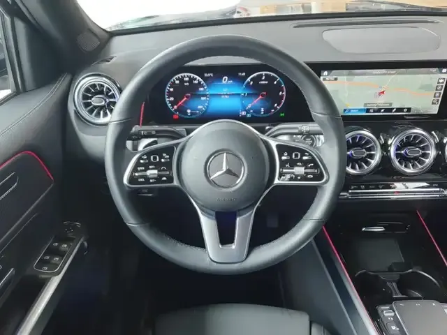 Mercedes-Benz GLB 220
