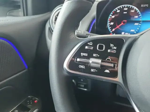 Mercedes-Benz GLB 220