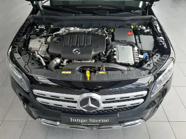 Mercedes-Benz GLB 220