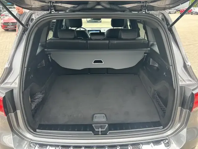 Mercedes-Benz GLB 180