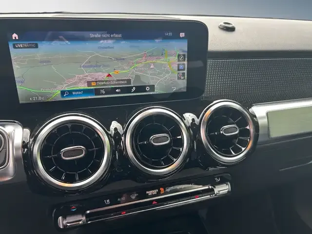 Mercedes-Benz GLB 180