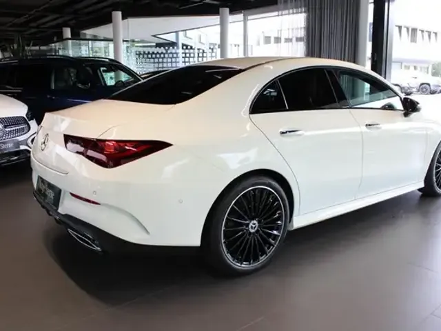 Mercedes-Benz CLA 200
