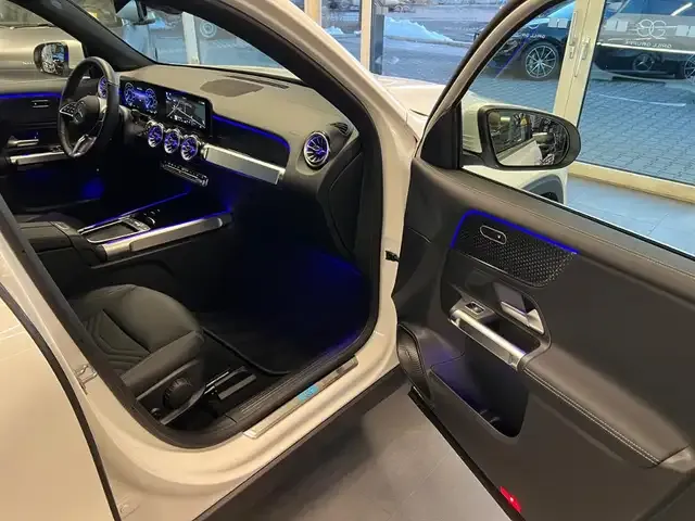 Mercedes-Benz EQB 300