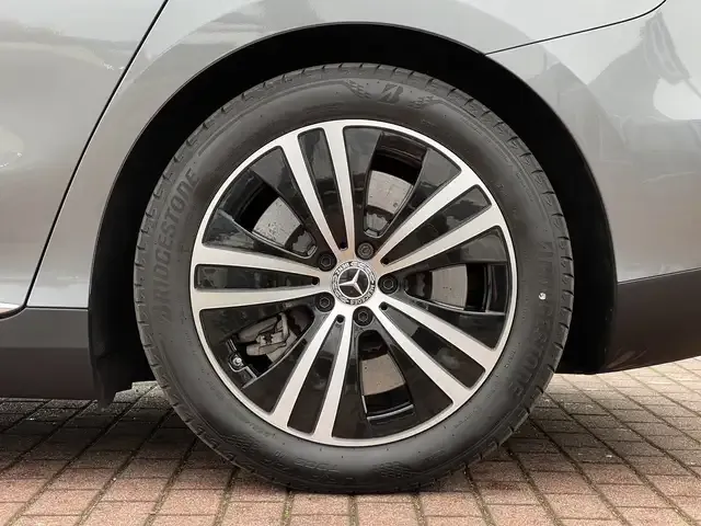 Mercedes-Benz EQE 300