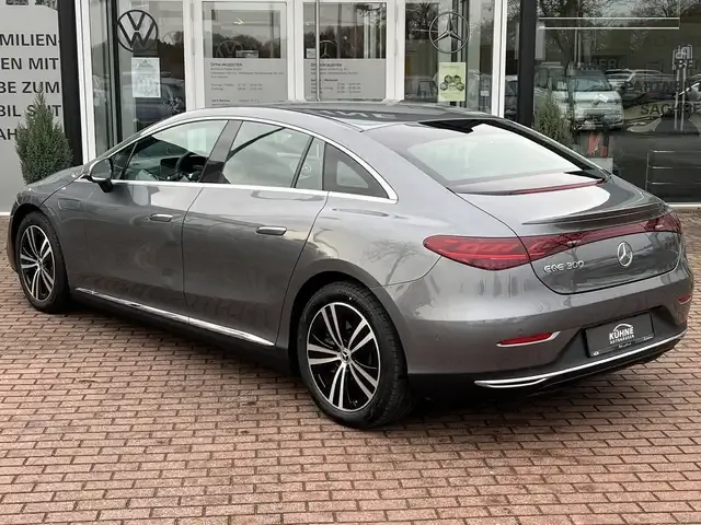 Mercedes-Benz EQE 300
