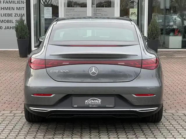 Mercedes-Benz EQE 300