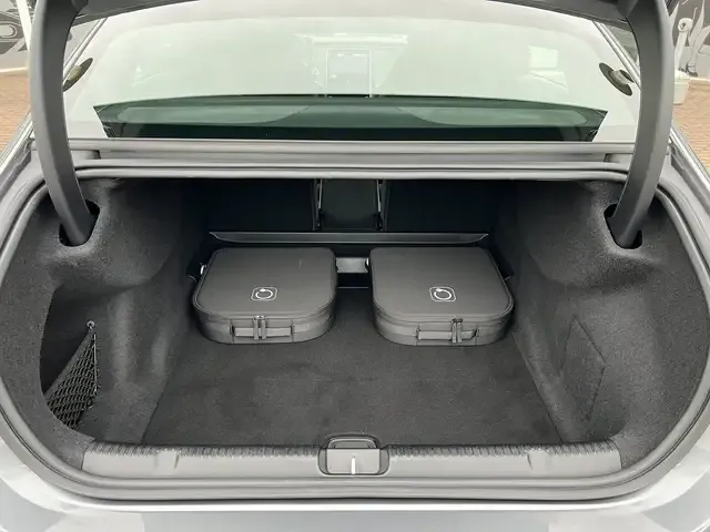 Mercedes-Benz EQE 300