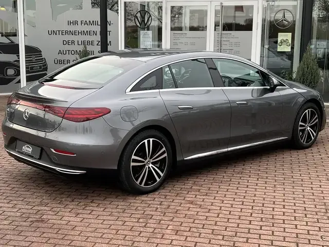 Mercedes-Benz EQE 300