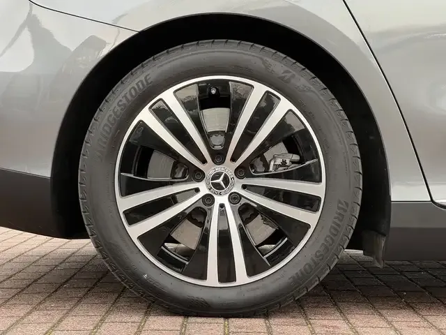 Mercedes-Benz EQE 300