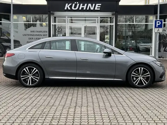 Mercedes-Benz EQE 300