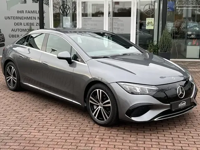 Mercedes-Benz EQE 300