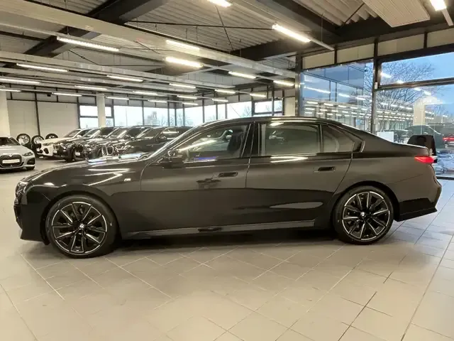 BMW 740