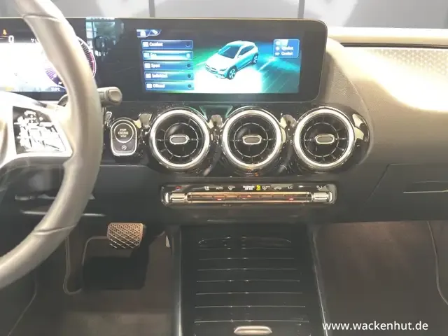 Mercedes-Benz GLA 220