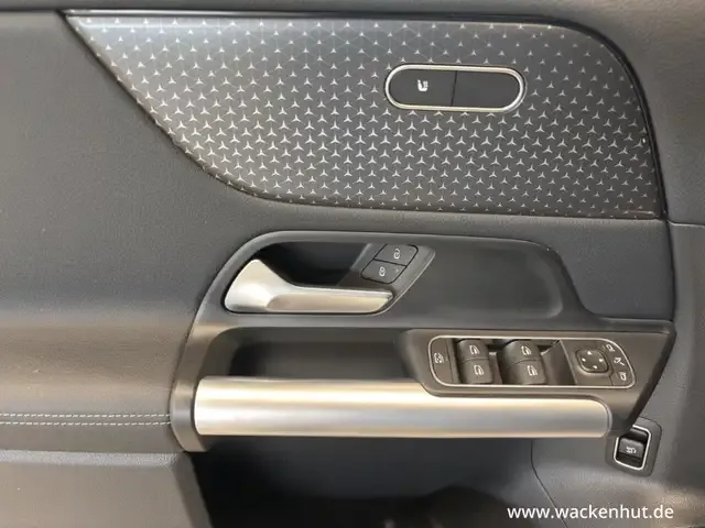 Mercedes-Benz GLA 220