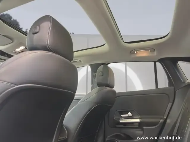 Mercedes-Benz GLA 220