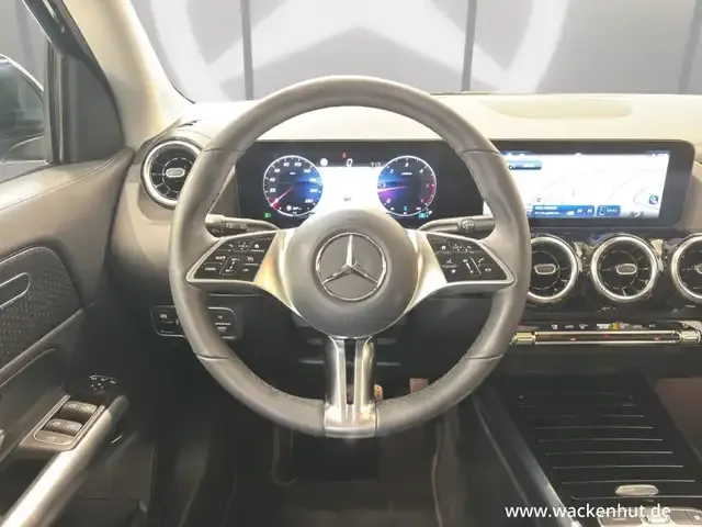 Mercedes-Benz GLA 220