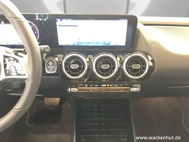 Mercedes-Benz GLA 220