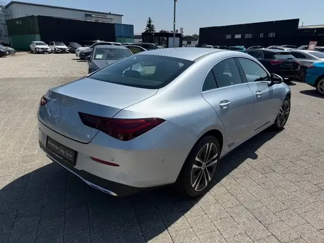 Mercedes-Benz CLA 180