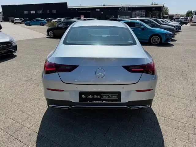 Mercedes-Benz CLA 180