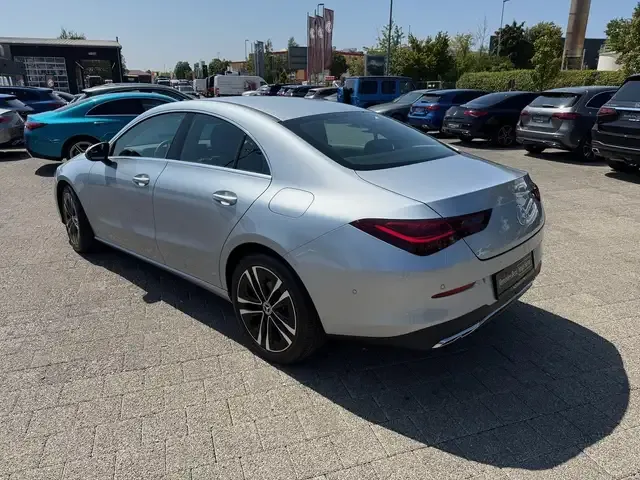Mercedes-Benz CLA 180
