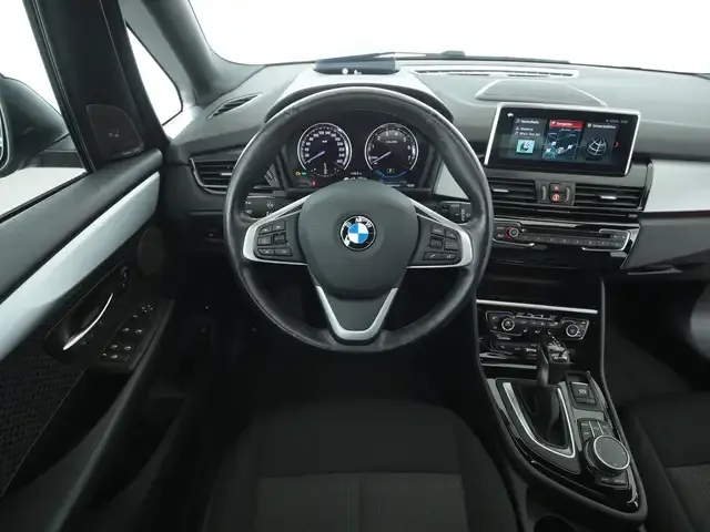 BMW 225