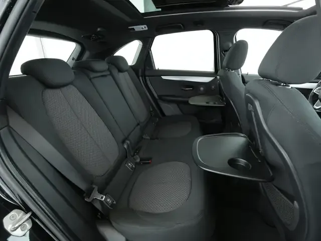 BMW 225