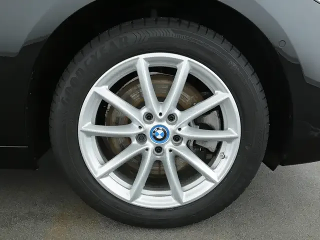 BMW 225