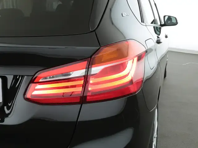 BMW 225