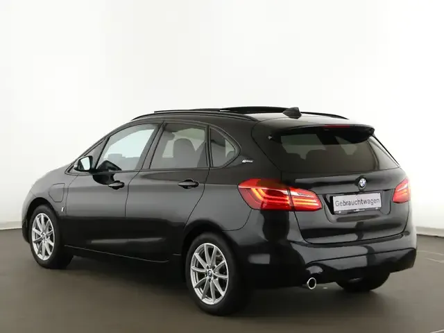 BMW 225
