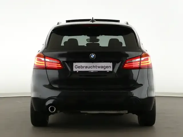 BMW 225