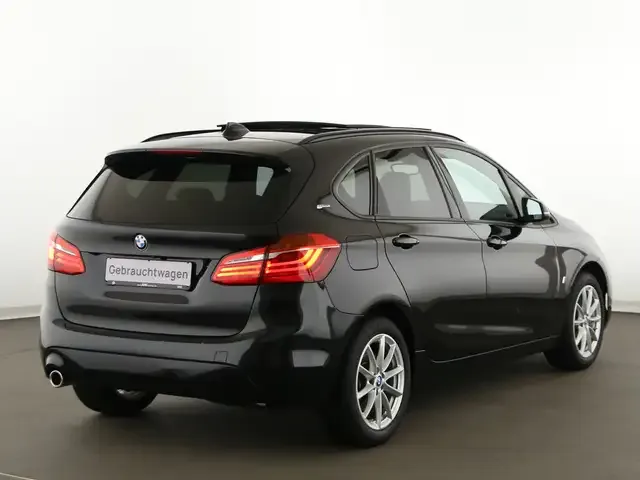 BMW 225