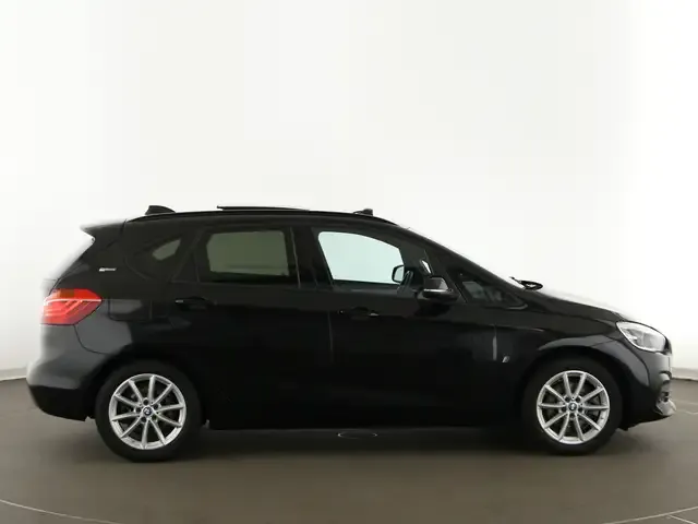 BMW 225