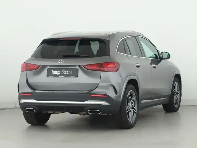 Mercedes-Benz GLA 220