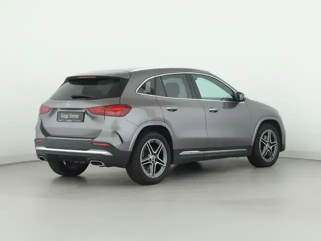 Mercedes-Benz GLA 220