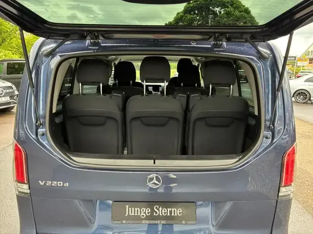 Mercedes-Benz V 220