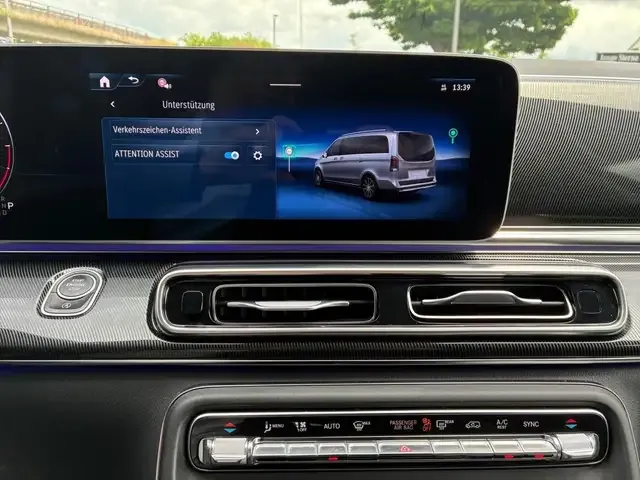 Mercedes-Benz V 220