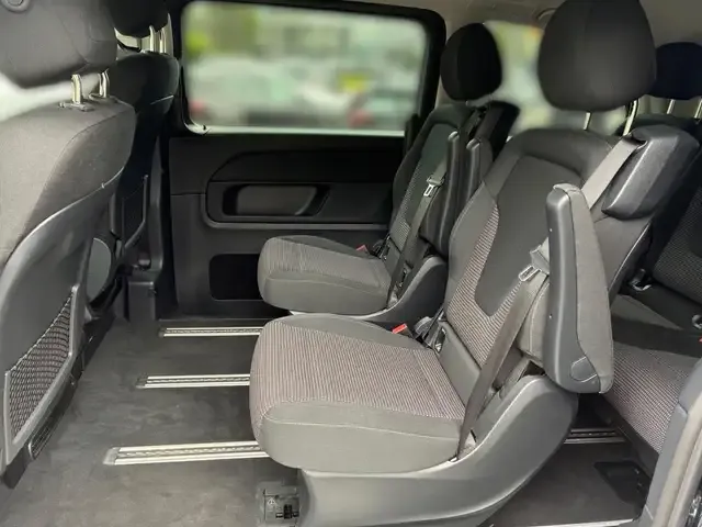 Mercedes-Benz V 220