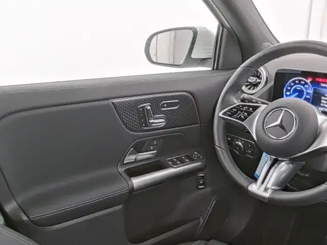 Mercedes-Benz EQA 300