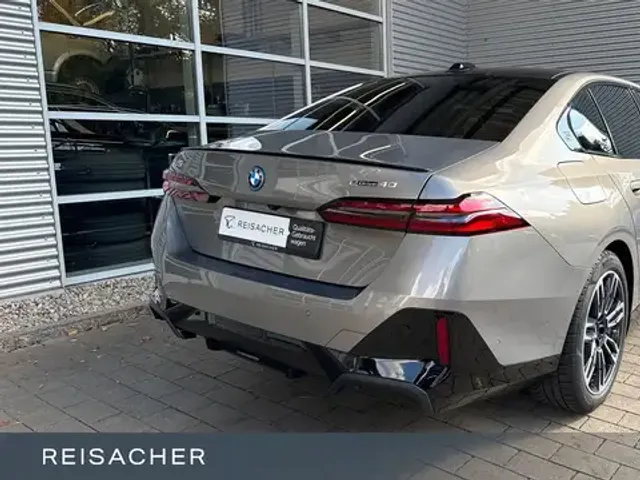 BMW i5