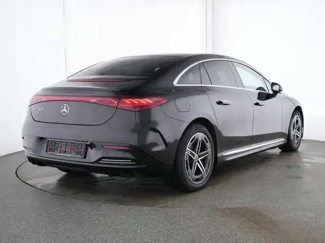 Mercedes-Benz EQE 300