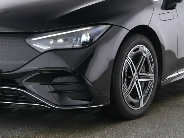 Mercedes-Benz EQE 300